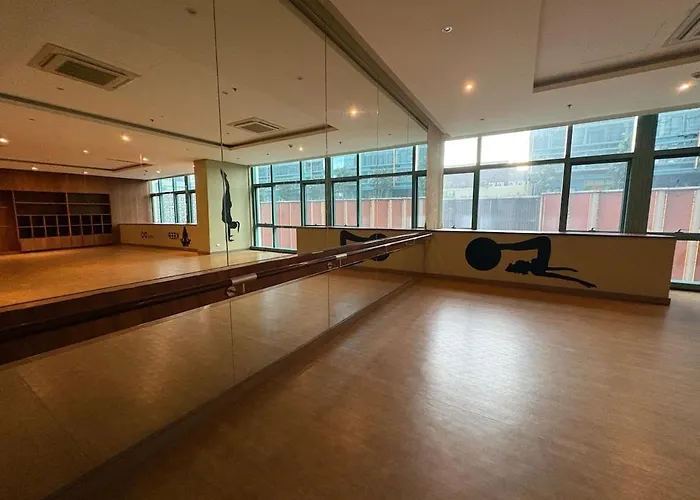 Japandi Haven With Uptown Mall Fountain View One Uptown Bgc Apartment